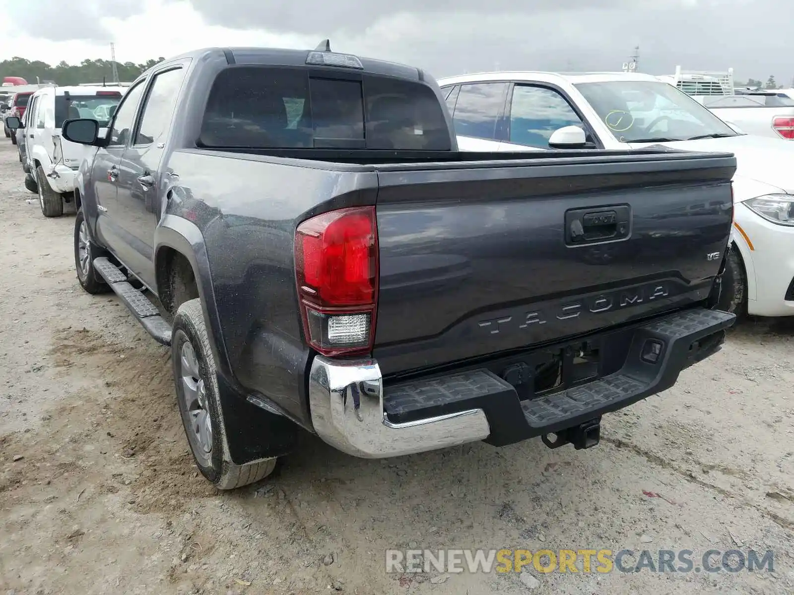 3 Photograph of a damaged car 5TFAZ5CNXKX080481 TOYOTA TACOMA 2019