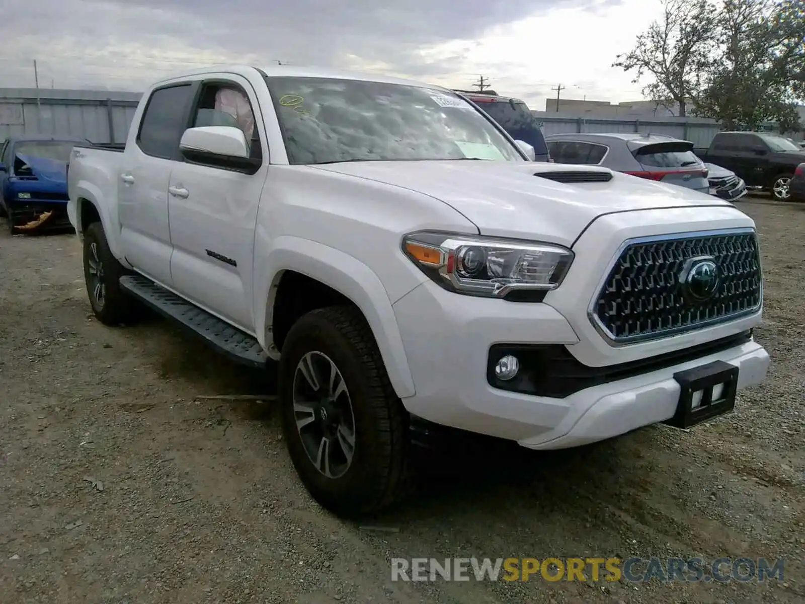 1 Photograph of a damaged car 5TFAZ5CNXKX083347 TOYOTA TACOMA 2019