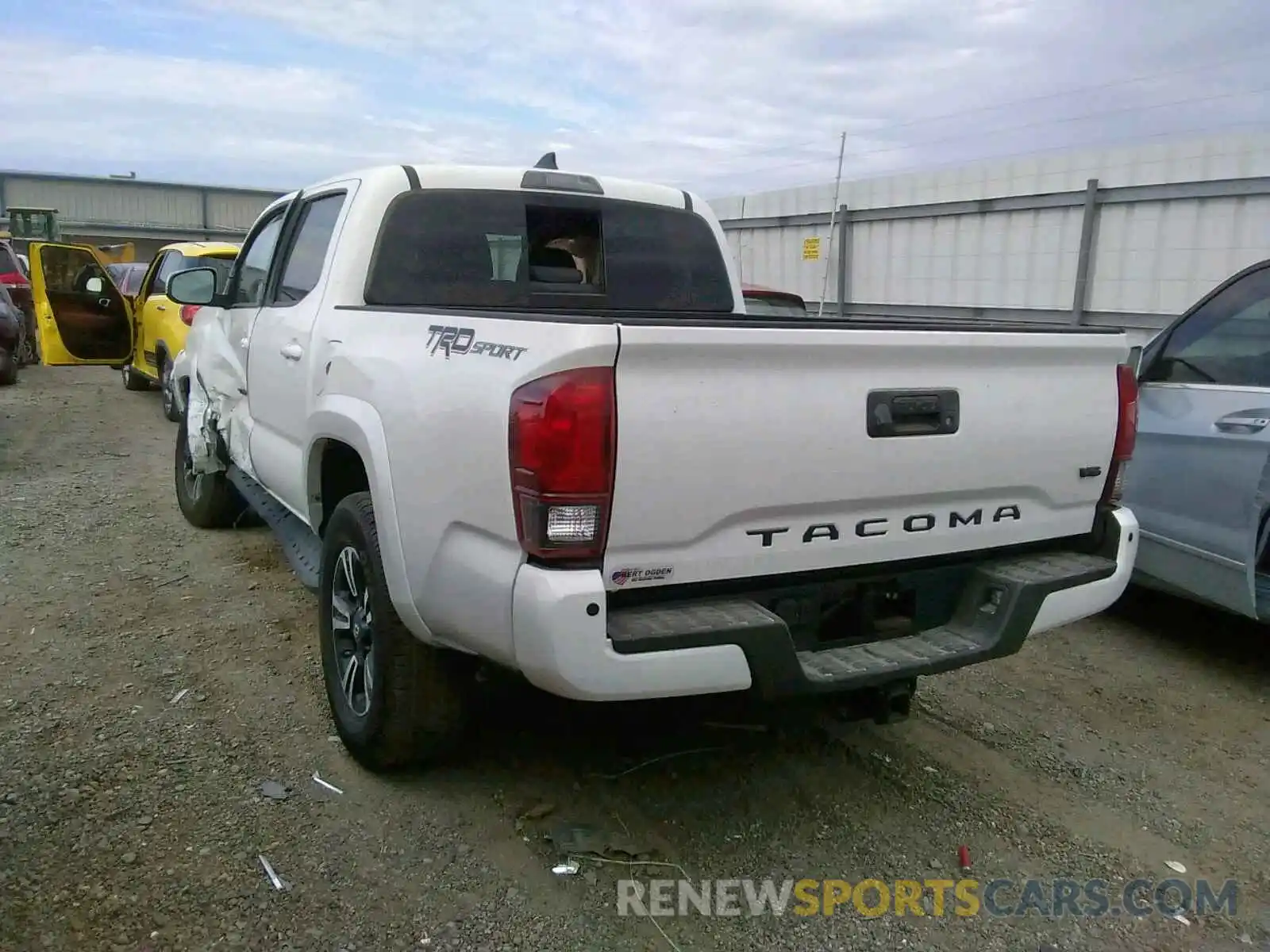 3 Фотография поврежденного автомобиля 5TFAZ5CNXKX083347 TOYOTA TACOMA 2019