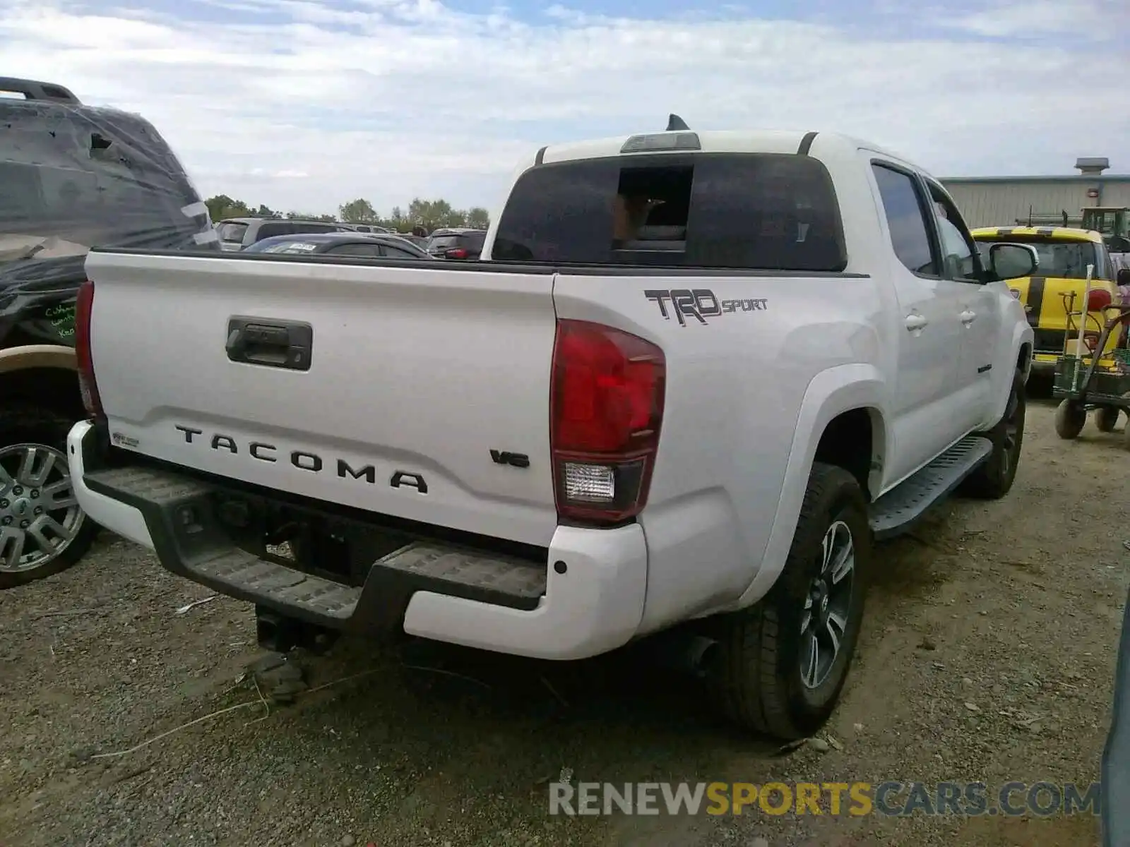 4 Фотография поврежденного автомобиля 5TFAZ5CNXKX083347 TOYOTA TACOMA 2019