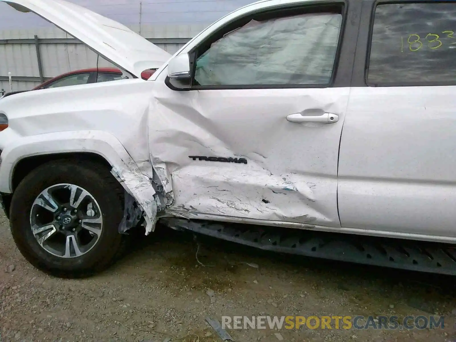 9 Photograph of a damaged car 5TFAZ5CNXKX083347 TOYOTA TACOMA 2019