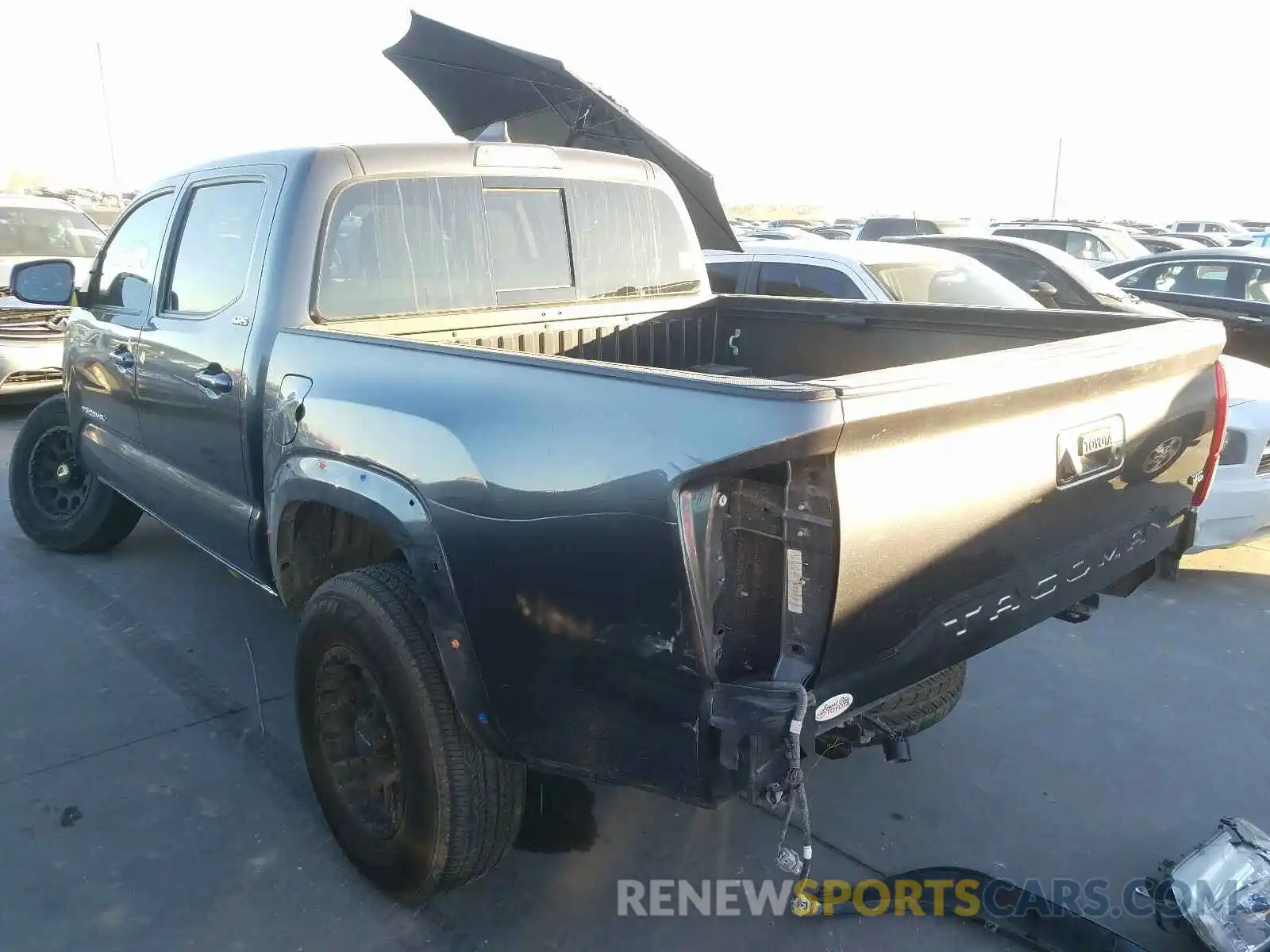 3 Photograph of a damaged car 5TFAZ5CNXKX085289 TOYOTA TACOMA 2019