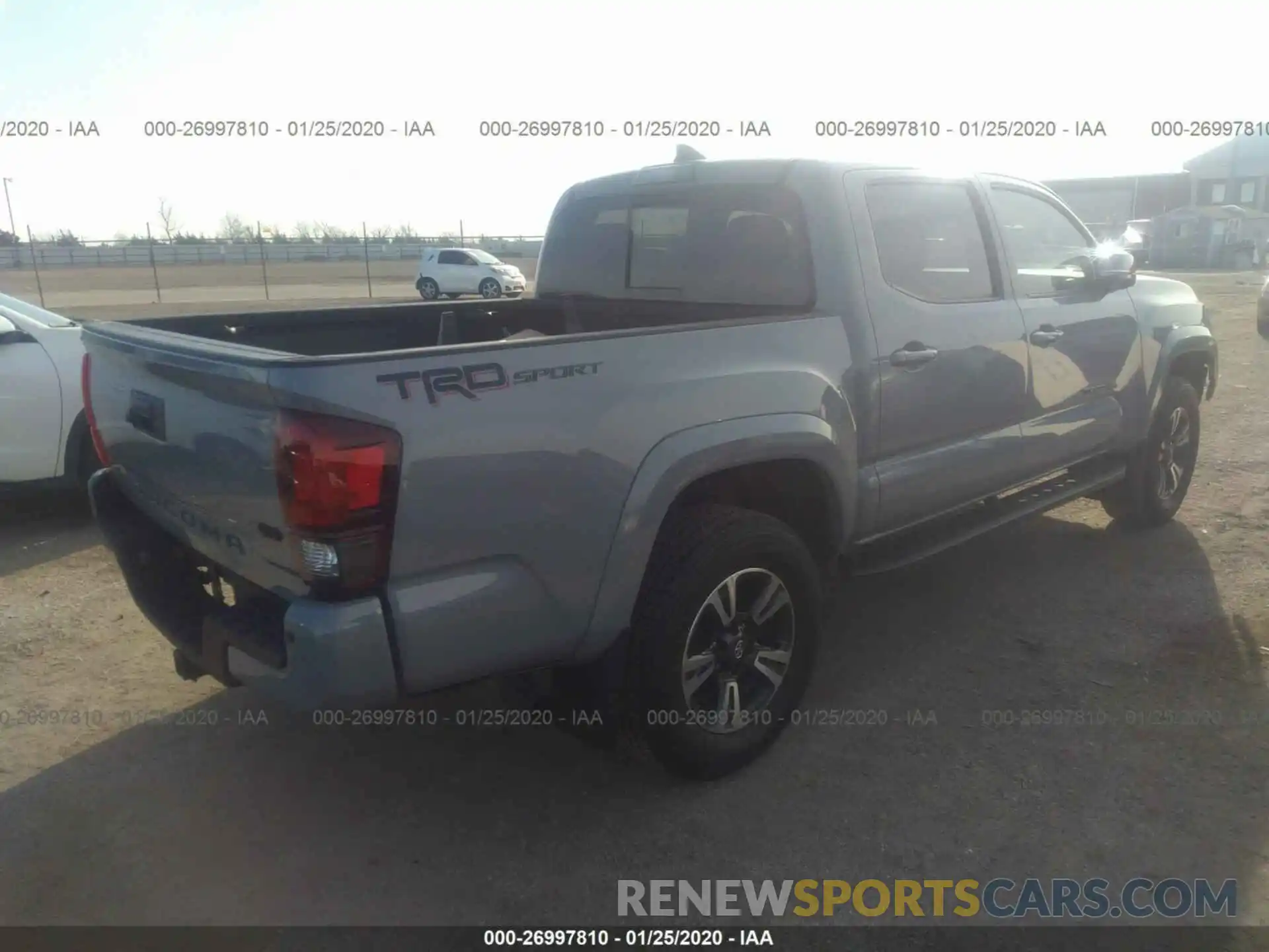 4 Photograph of a damaged car 5TFAZ5CNXKX085549 TOYOTA TACOMA 2019