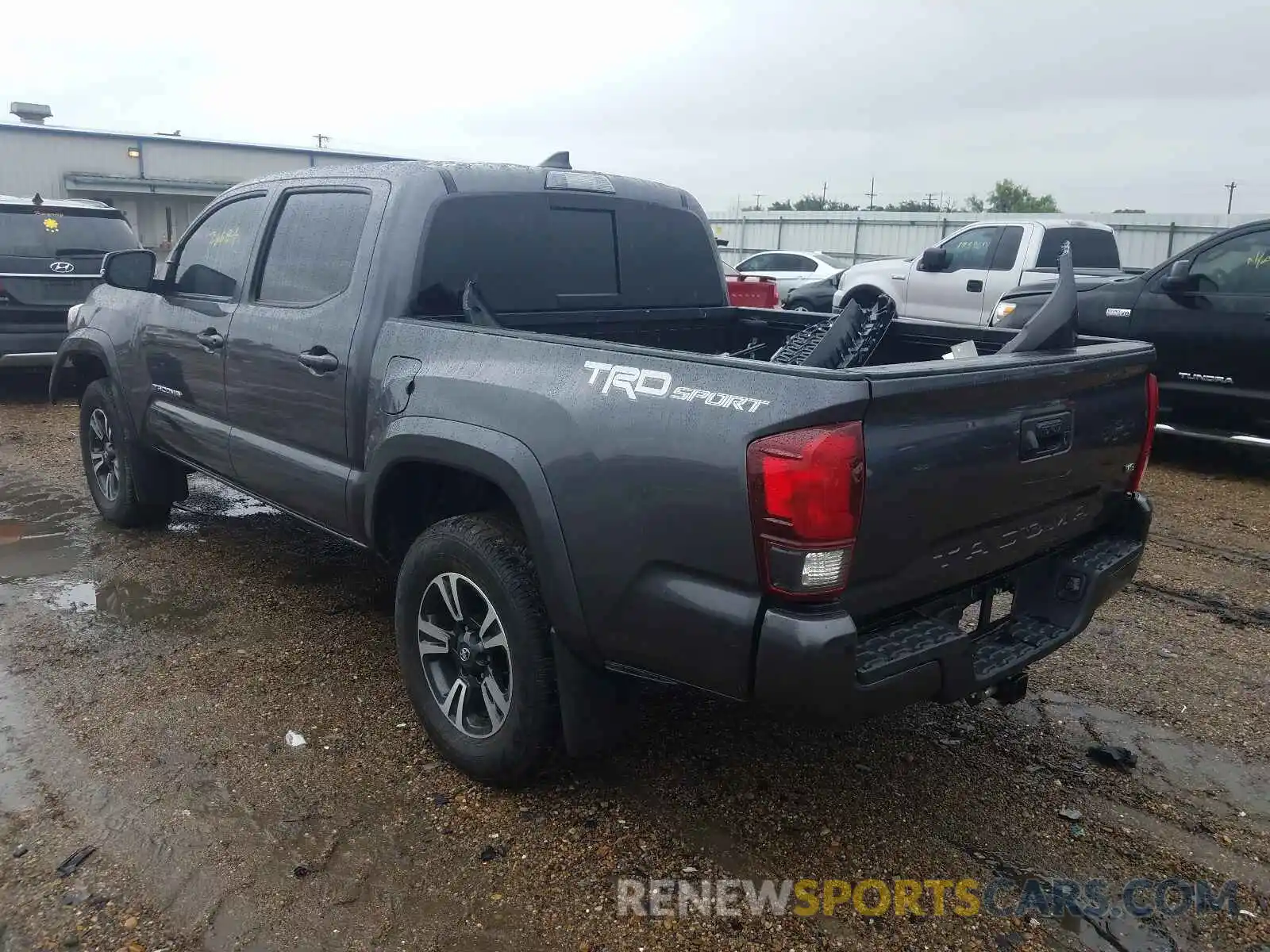 3 Фотография поврежденного автомобиля 5TFAZ5CNXKX086538 TOYOTA TACOMA 2019