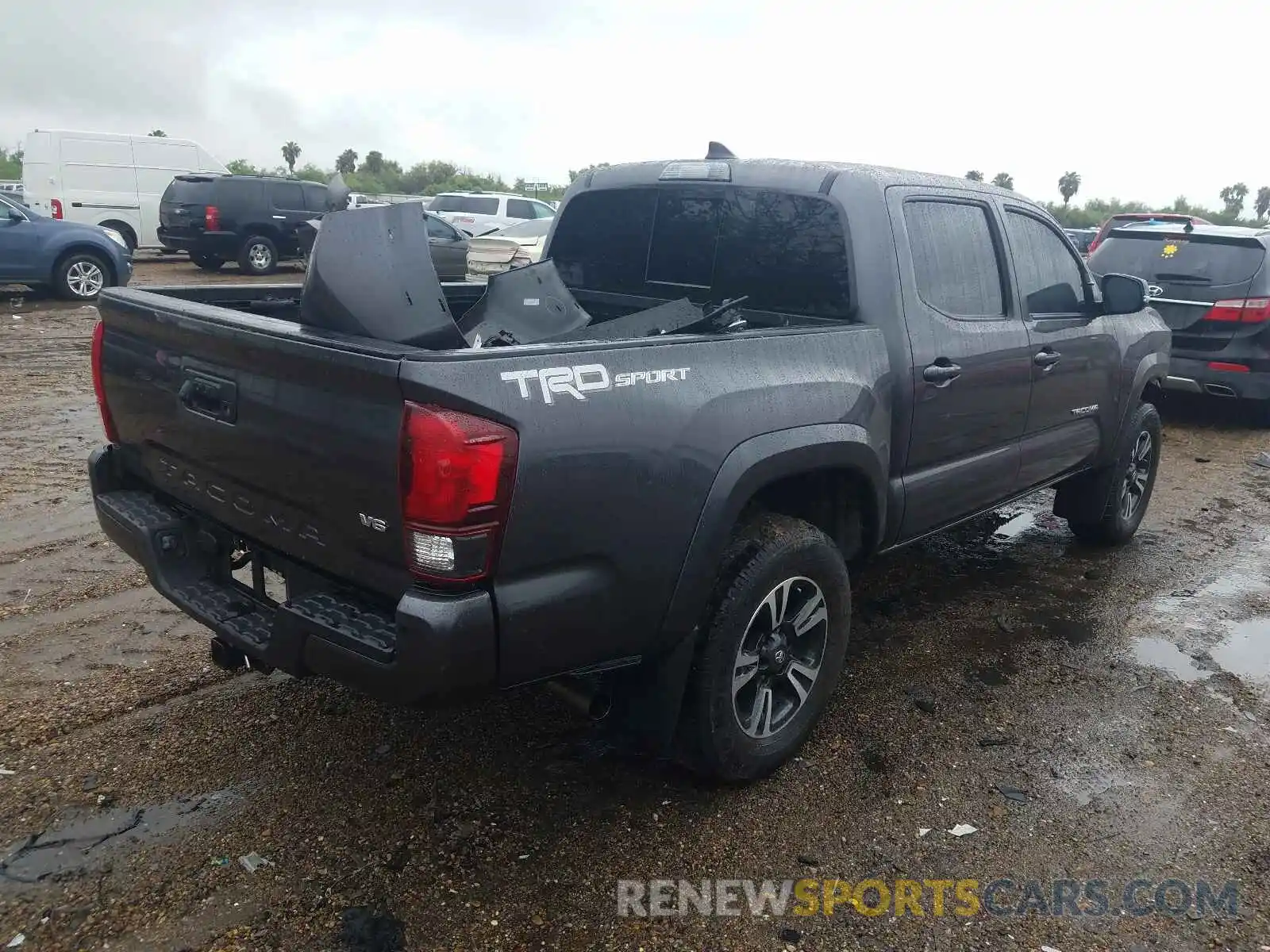 4 Фотография поврежденного автомобиля 5TFAZ5CNXKX086538 TOYOTA TACOMA 2019