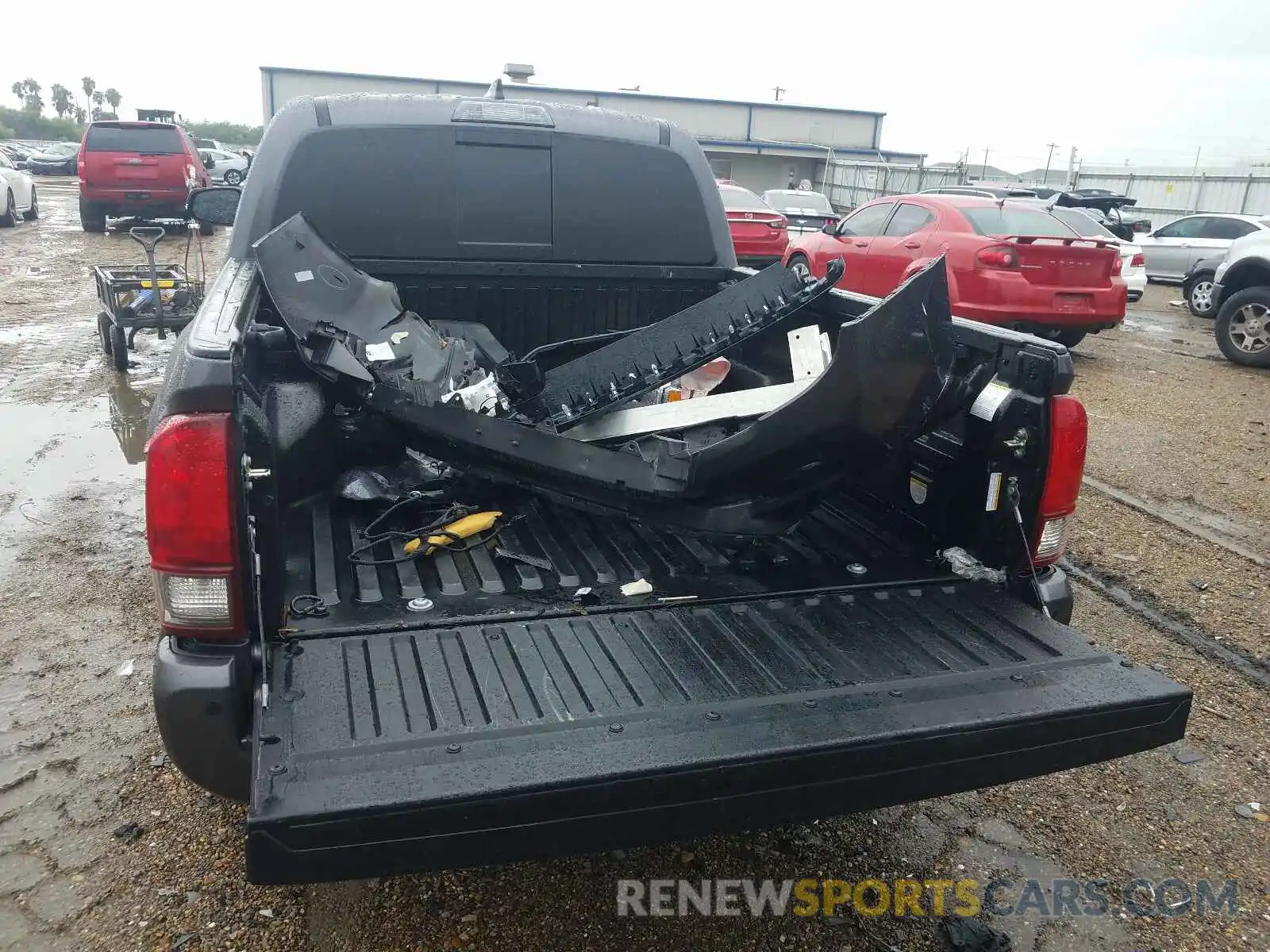 9 Photograph of a damaged car 5TFAZ5CNXKX086538 TOYOTA TACOMA 2019