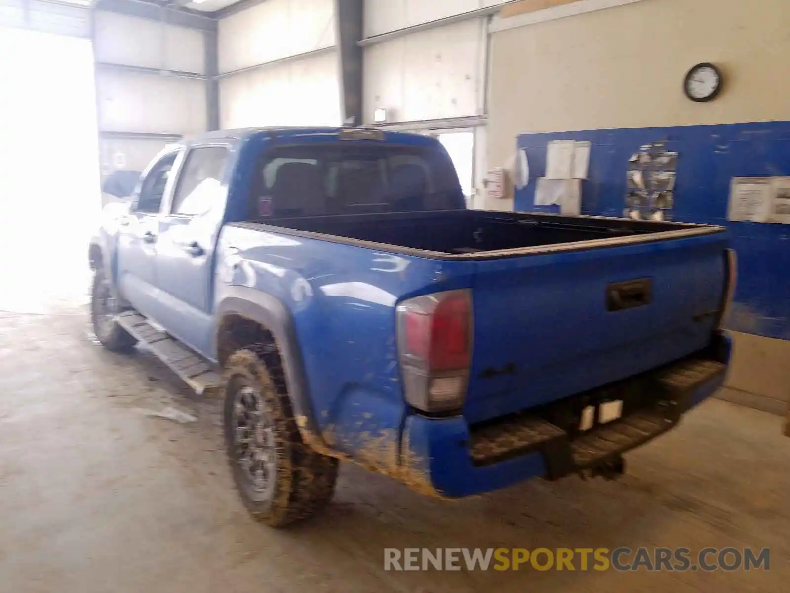 3 Photograph of a damaged car 5TFCZ5AN0KX166135 TOYOTA TACOMA 2019