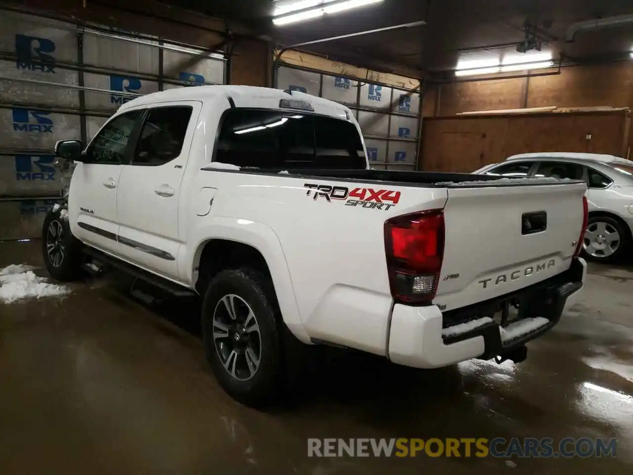 3 Фотография поврежденного автомобиля 5TFCZ5AN0KX170752 TOYOTA TACOMA 2019