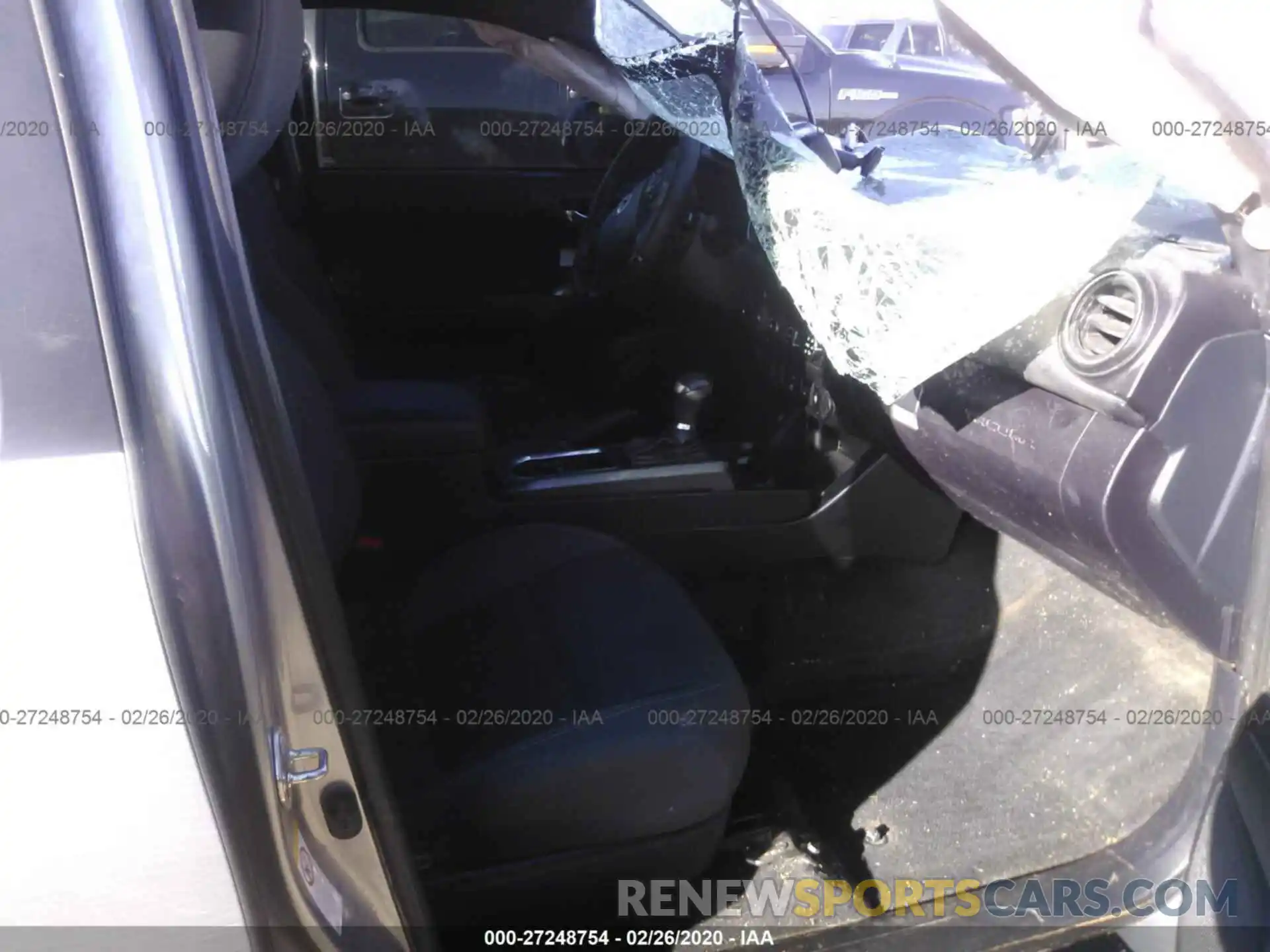 5 Photograph of a damaged car 5TFCZ5AN0KX171187 TOYOTA TACOMA 2019