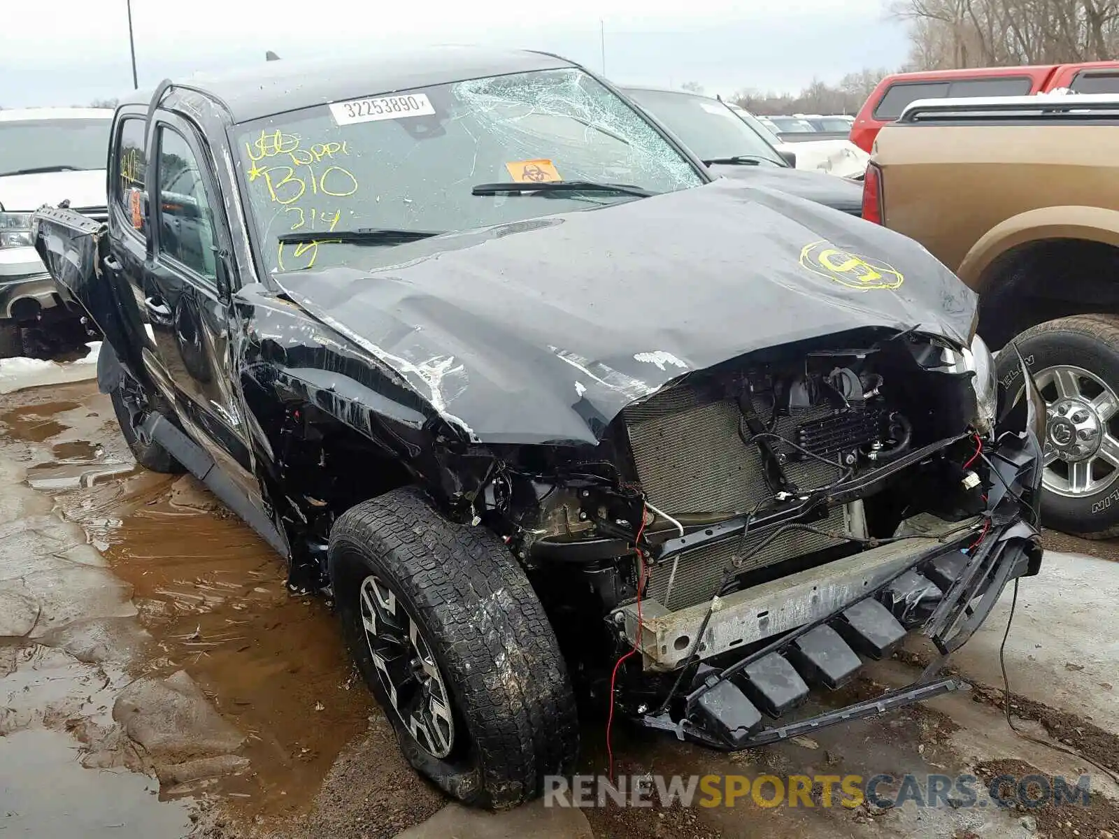 1 Photograph of a damaged car 5TFCZ5AN0KX171402 TOYOTA TACOMA 2019