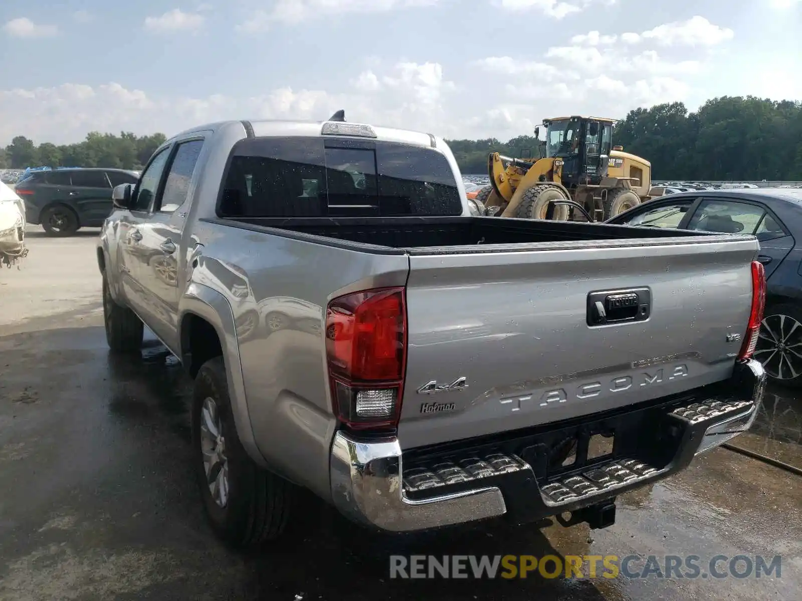 3 Photograph of a damaged car 5TFCZ5AN0KX173800 TOYOTA TACOMA 2019