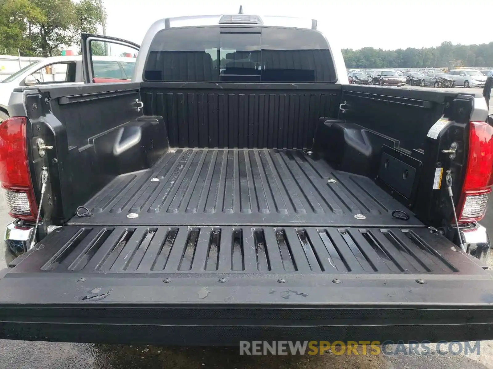 9 Photograph of a damaged car 5TFCZ5AN0KX173800 TOYOTA TACOMA 2019