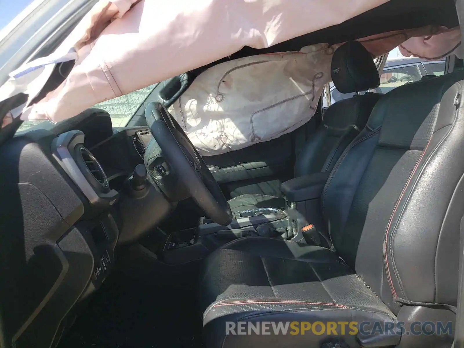 5 Photograph of a damaged car 5TFCZ5AN0KX174459 TOYOTA TACOMA 2019