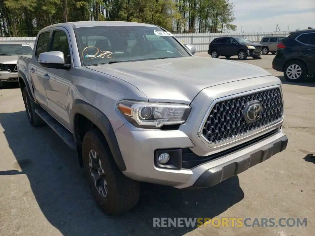 1 Фотография поврежденного автомобиля 5TFCZ5AN0KX175479 TOYOTA TACOMA 2019