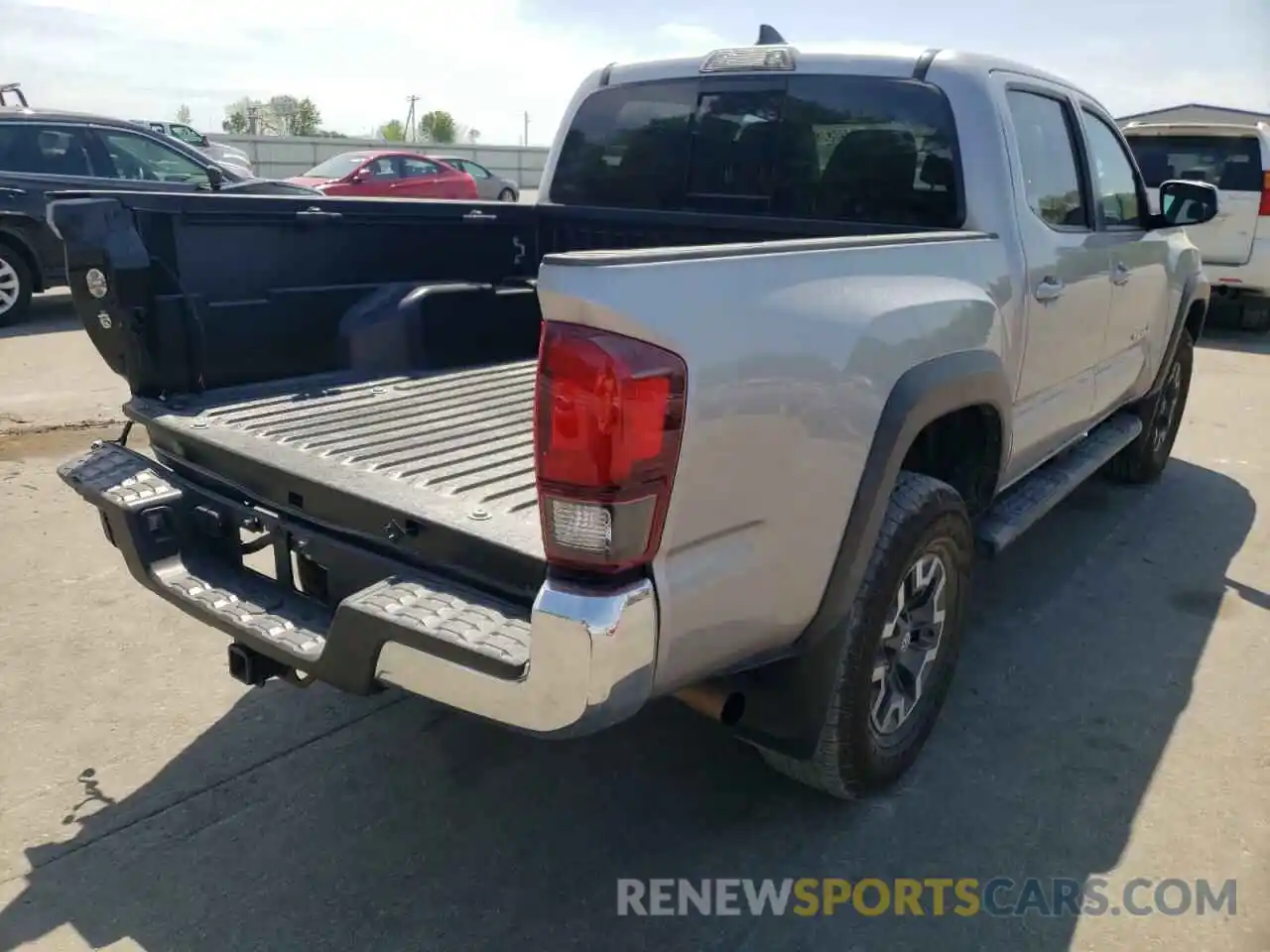 4 Фотография поврежденного автомобиля 5TFCZ5AN0KX175479 TOYOTA TACOMA 2019