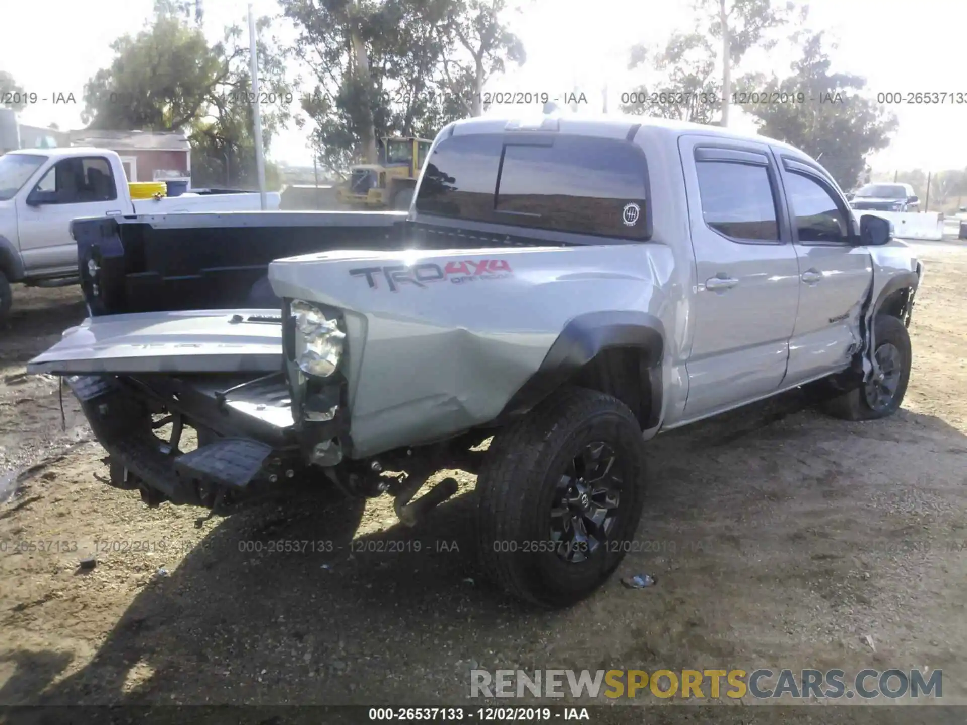 4 Фотография поврежденного автомобиля 5TFCZ5AN0KX176521 TOYOTA TACOMA 2019