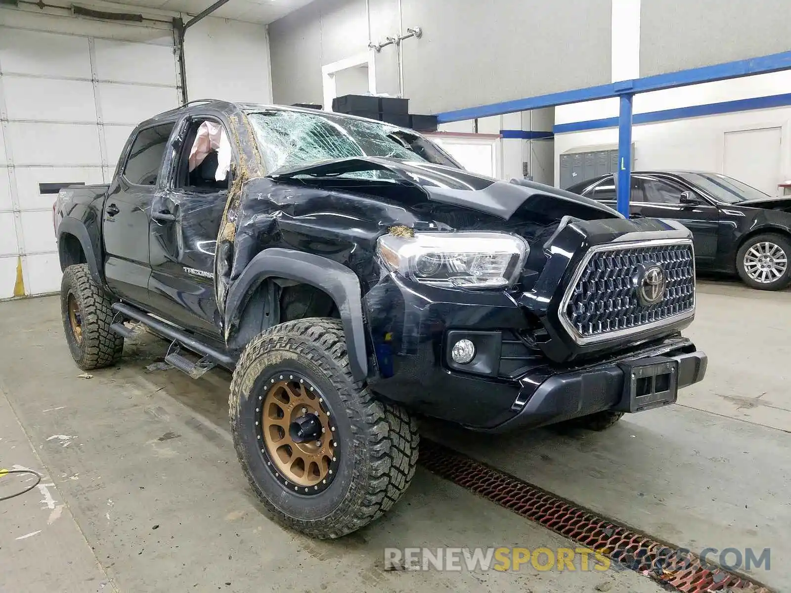 1 Photograph of a damaged car 5TFCZ5AN0KX179578 TOYOTA TACOMA 2019