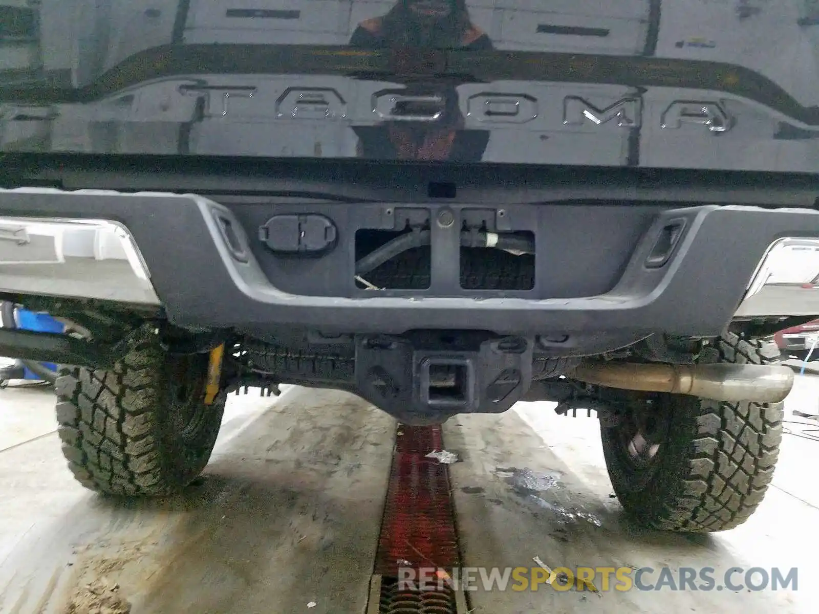 9 Photograph of a damaged car 5TFCZ5AN0KX179578 TOYOTA TACOMA 2019