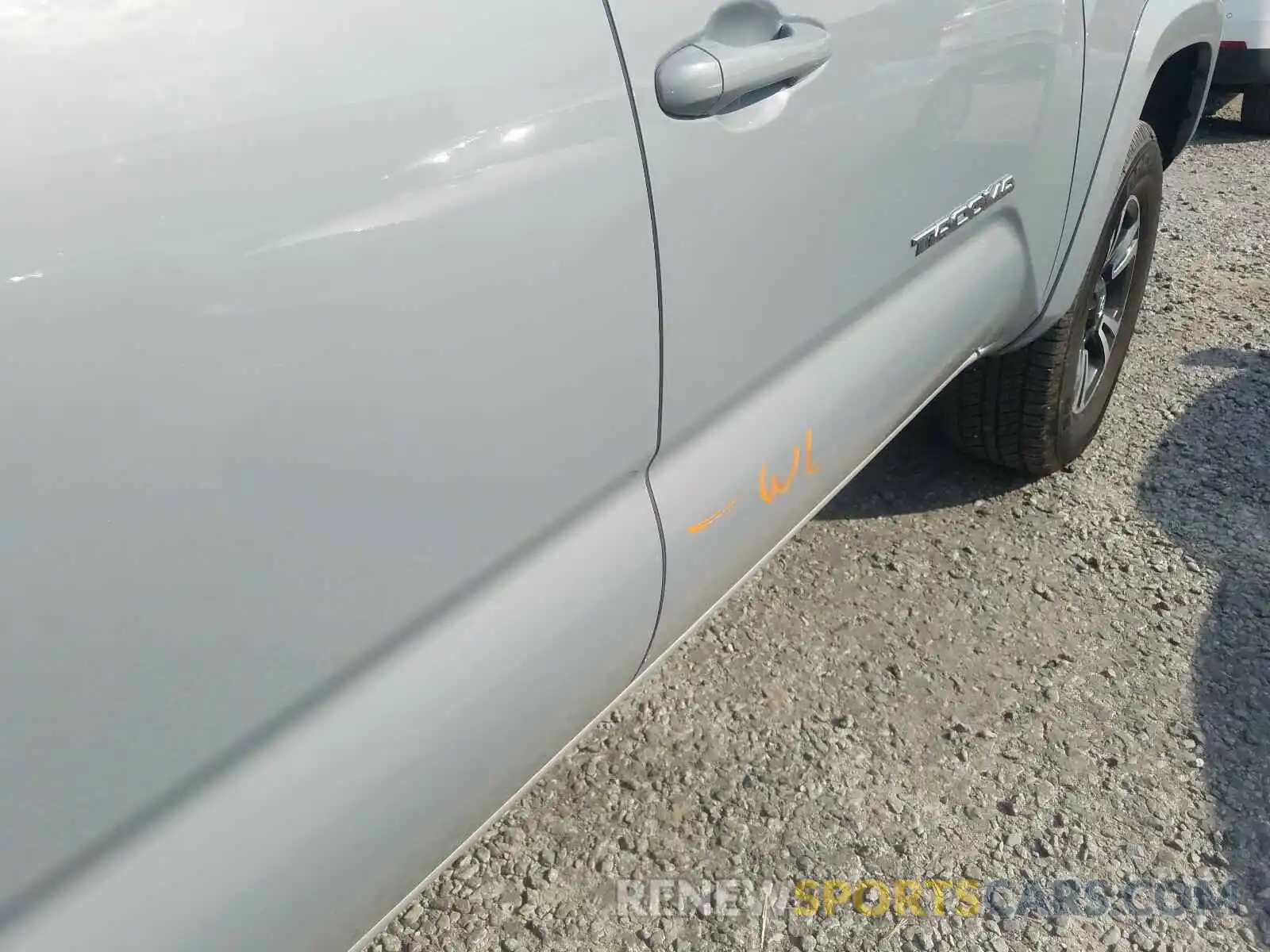 9 Photograph of a damaged car 5TFCZ5AN0KX183145 TOYOTA TACOMA 2019