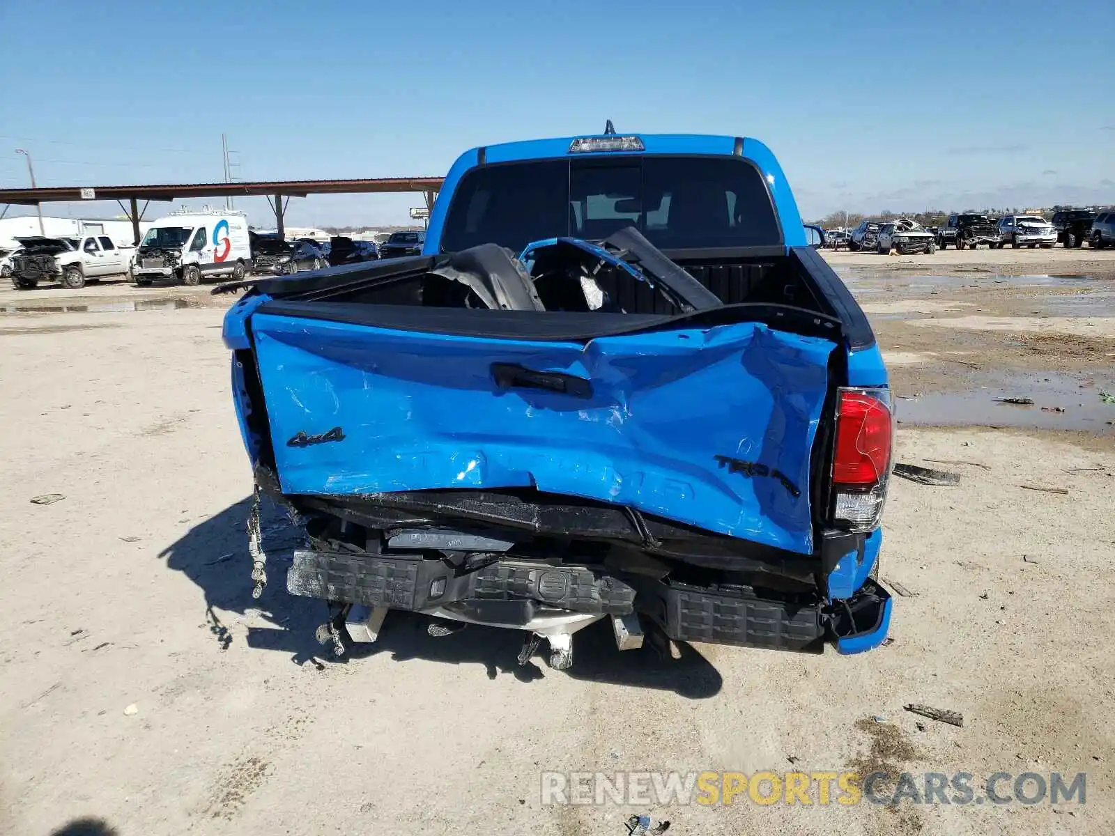 9 Photograph of a damaged car 5TFCZ5AN0KX185056 TOYOTA TACOMA 2019