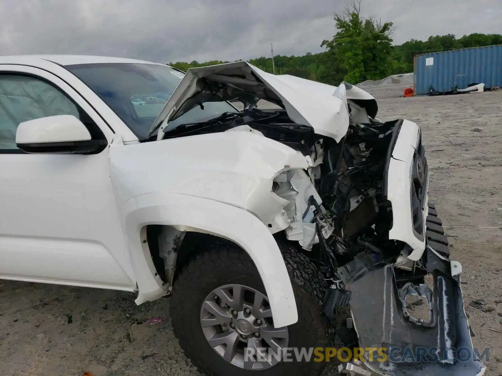 9 Photograph of a damaged car 5TFCZ5AN0KX186997 TOYOTA TACOMA 2019