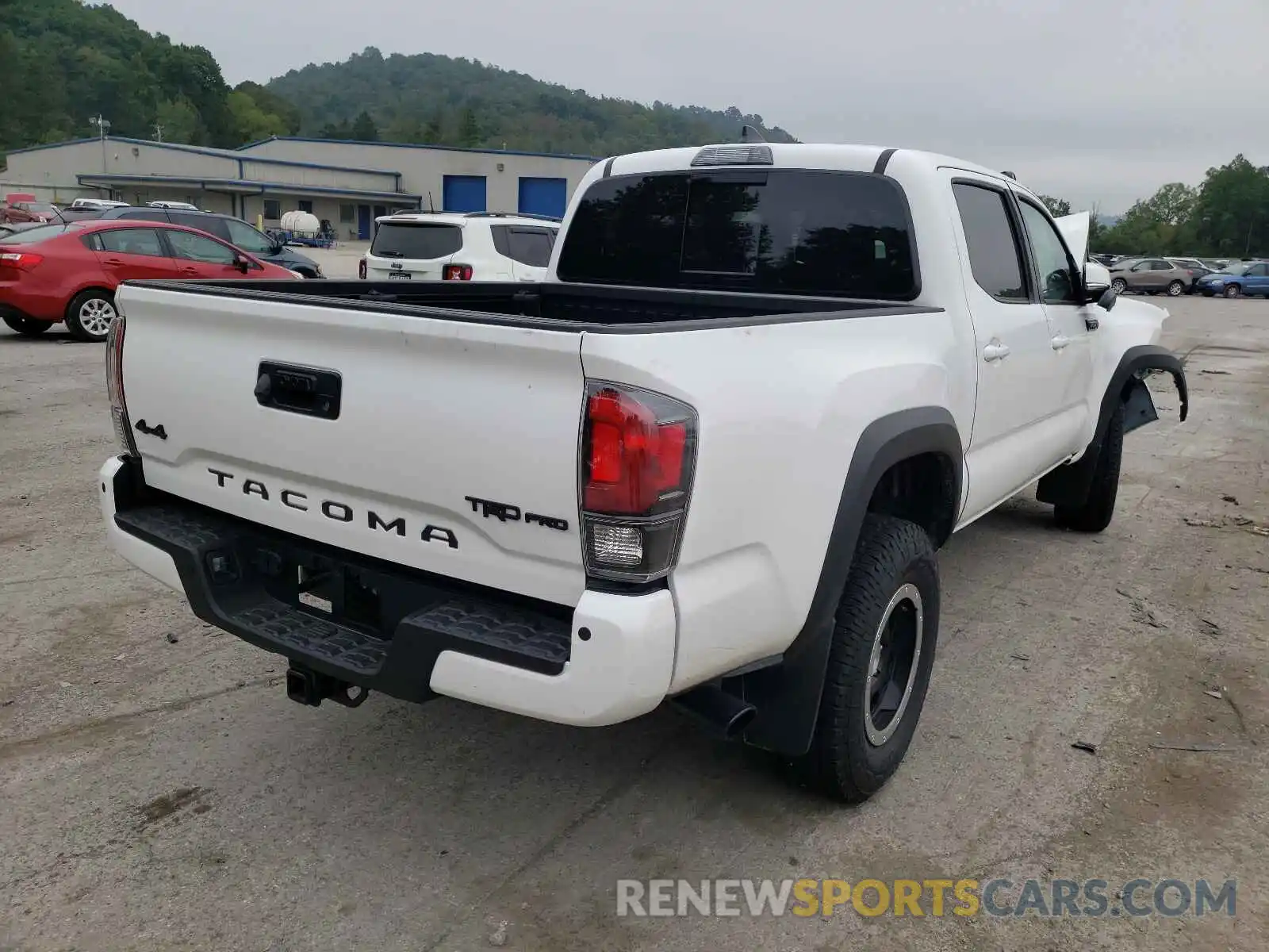 4 Фотография поврежденного автомобиля 5TFCZ5AN0KX188197 TOYOTA TACOMA 2019