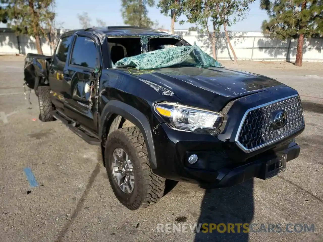 1 Photograph of a damaged car 5TFCZ5AN0KX189348 TOYOTA TACOMA 2019