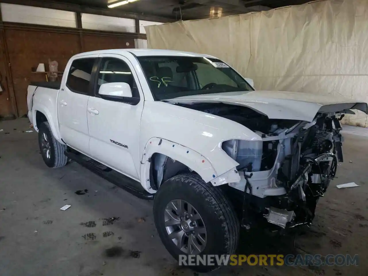 1 Photograph of a damaged car 5TFCZ5AN0KX192444 TOYOTA TACOMA 2019