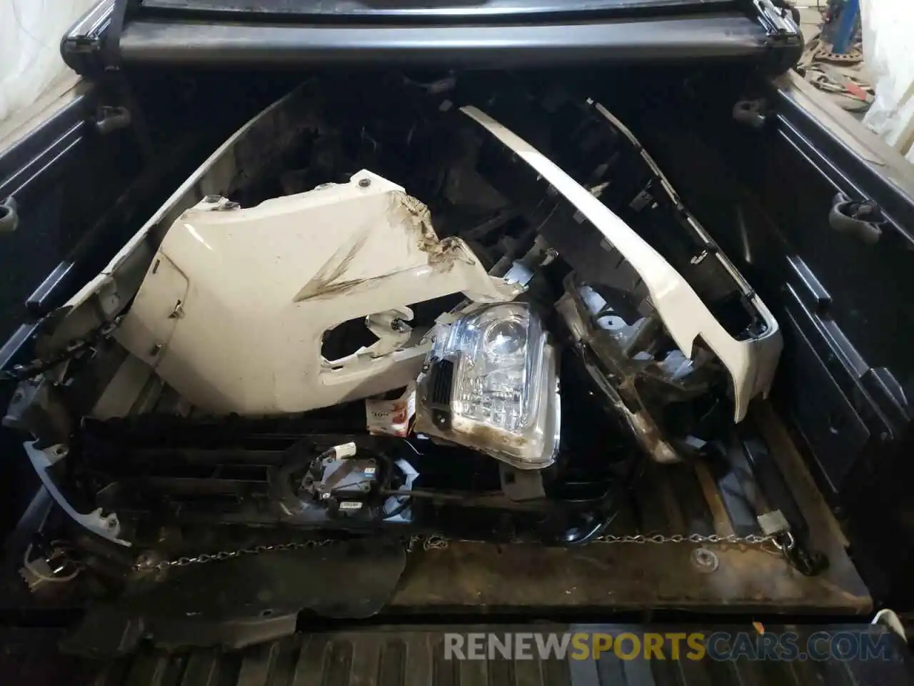 9 Photograph of a damaged car 5TFCZ5AN0KX192444 TOYOTA TACOMA 2019