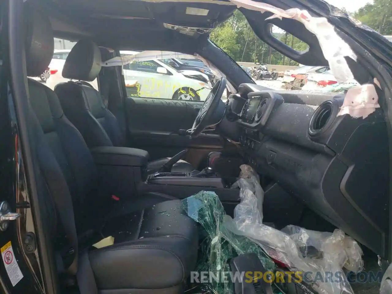 5 Photograph of a damaged car 5TFCZ5AN0KX194405 TOYOTA TACOMA 2019