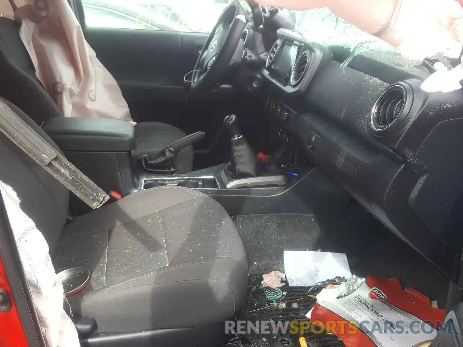 5 Photograph of a damaged car 5TFCZ5AN1KX166936 TOYOTA TACOMA 2019