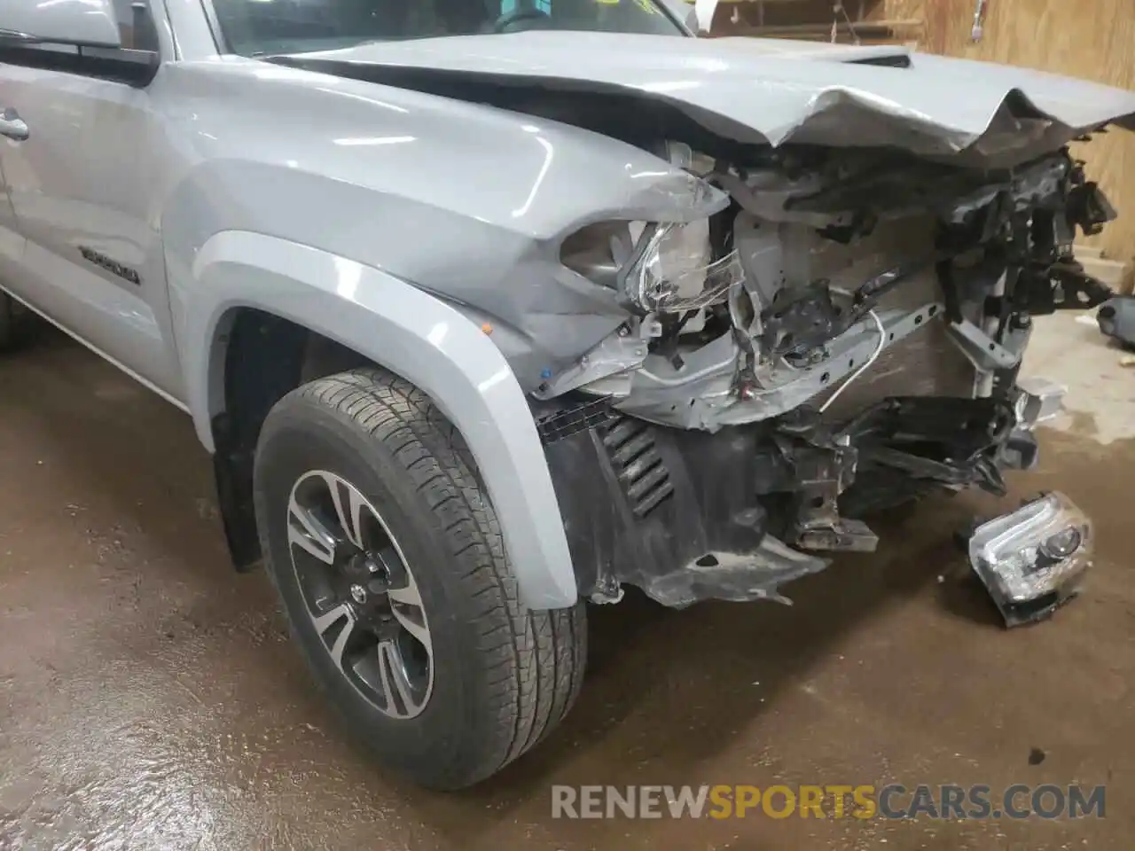 9 Photograph of a damaged car 5TFCZ5AN1KX173028 TOYOTA TACOMA 2019