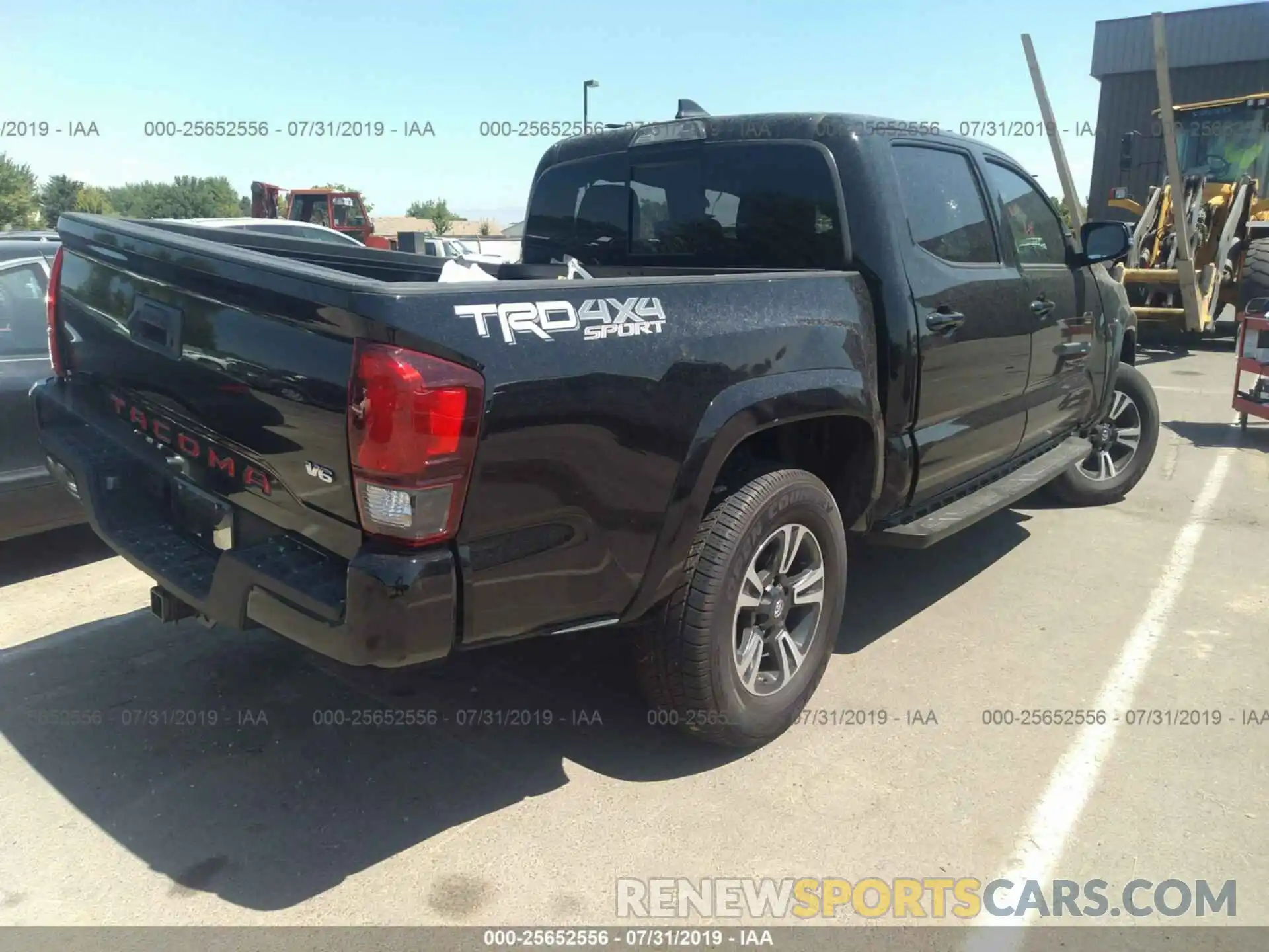 4 Фотография поврежденного автомобиля 5TFCZ5AN1KX178214 TOYOTA TACOMA 2019