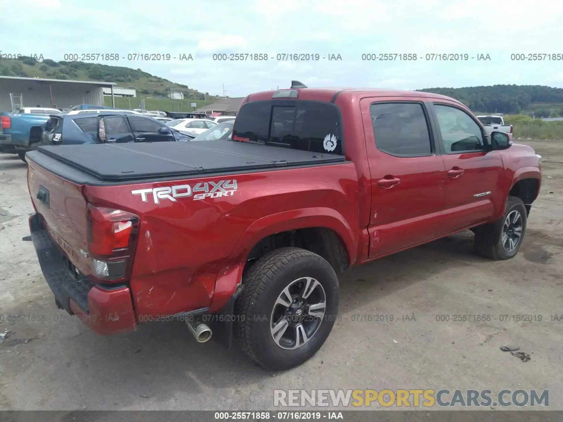 4 Фотография поврежденного автомобиля 5TFCZ5AN1KX181923 TOYOTA TACOMA 2019