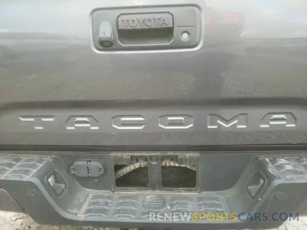 10 Photograph of a damaged car 5TFCZ5AN1KX183090 TOYOTA TACOMA 2019