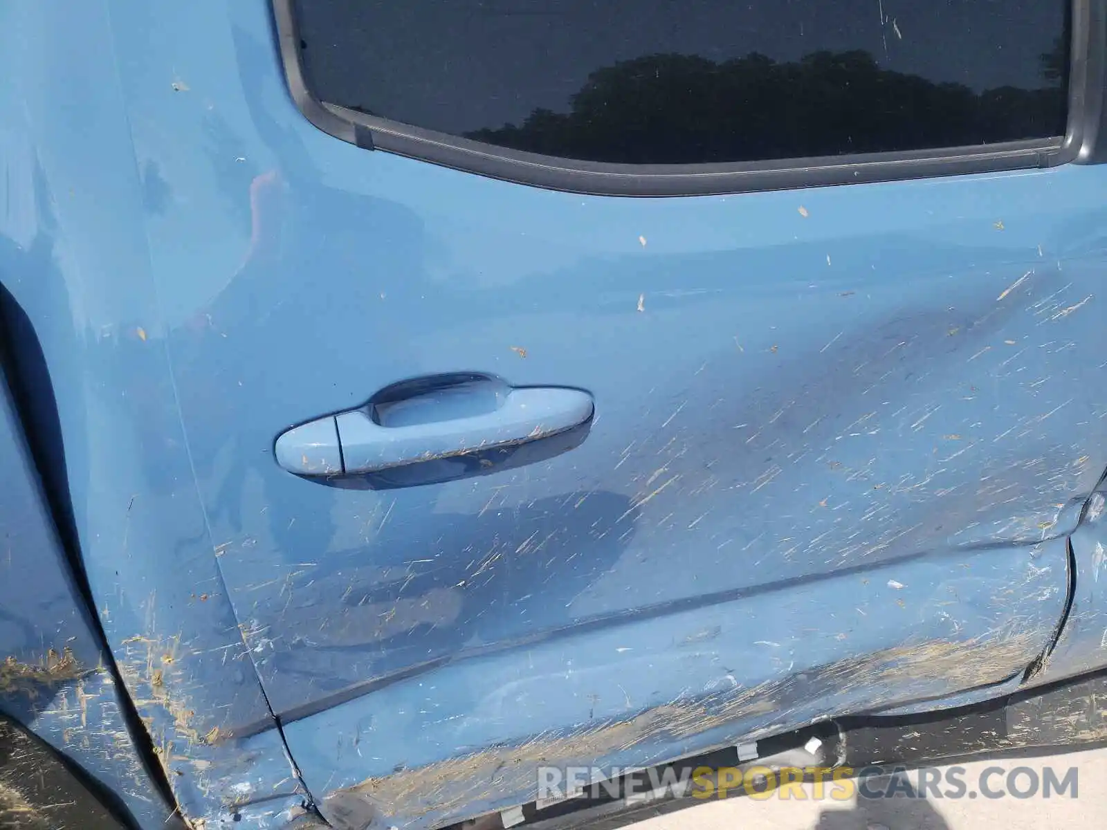 6 Photograph of a damaged car 5TFCZ5AN1KX190783 TOYOTA TACOMA 2019