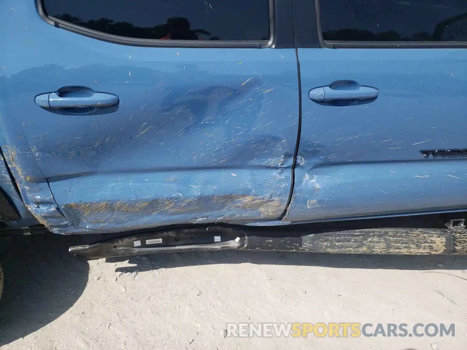 9 Photograph of a damaged car 5TFCZ5AN1KX190783 TOYOTA TACOMA 2019