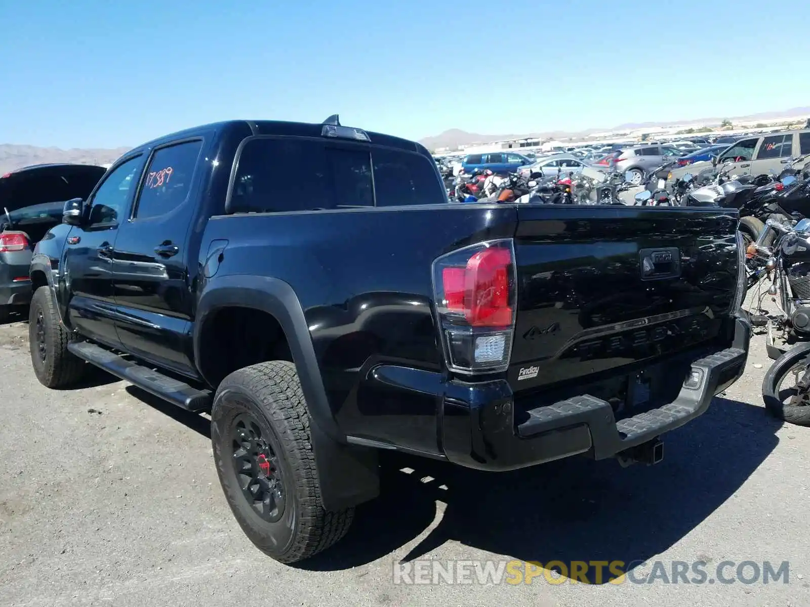 3 Фотография поврежденного автомобиля 5TFCZ5AN1KX192369 TOYOTA TACOMA 2019