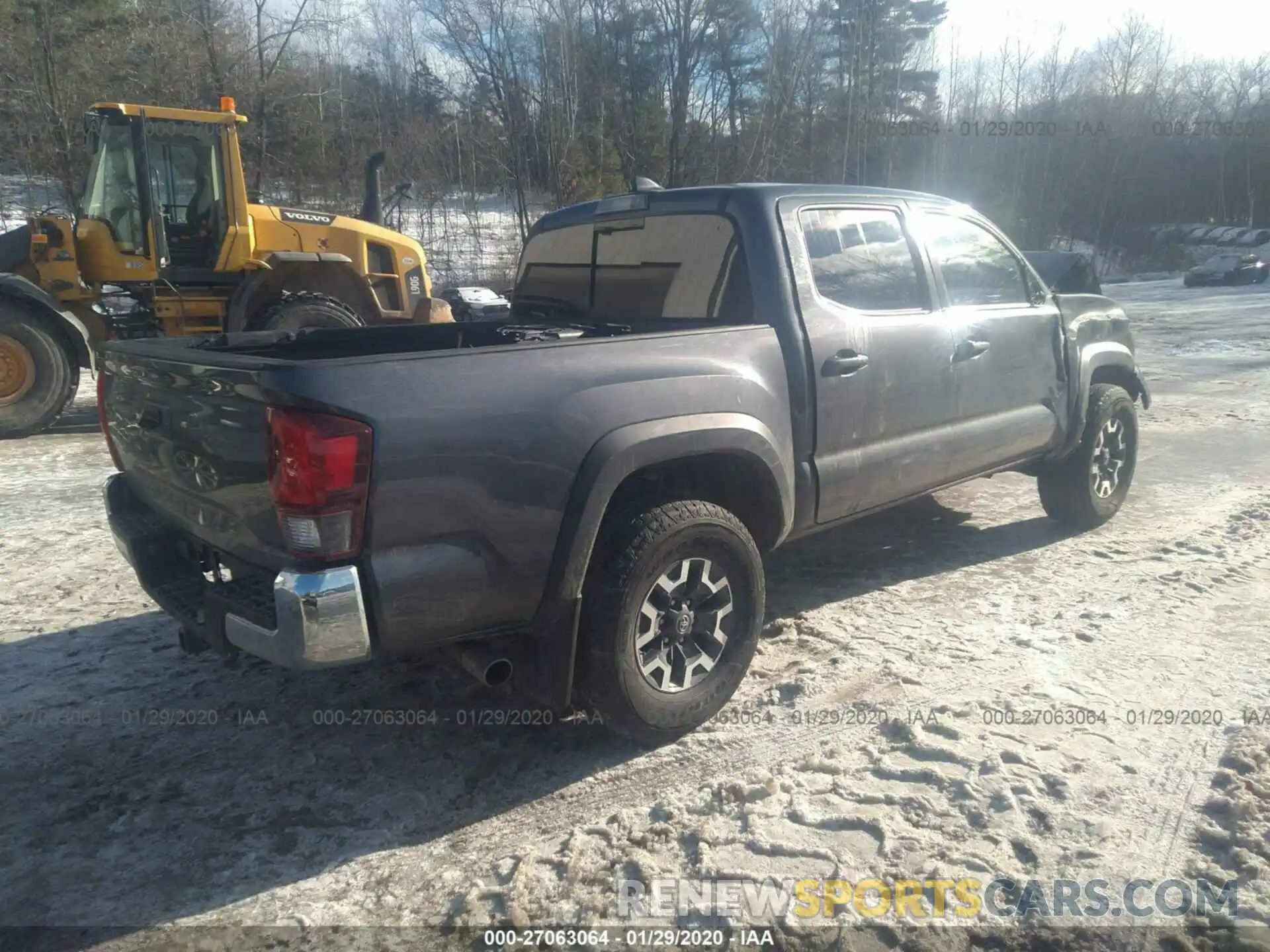 4 Фотография поврежденного автомобиля 5TFCZ5AN1KX193571 TOYOTA TACOMA 2019