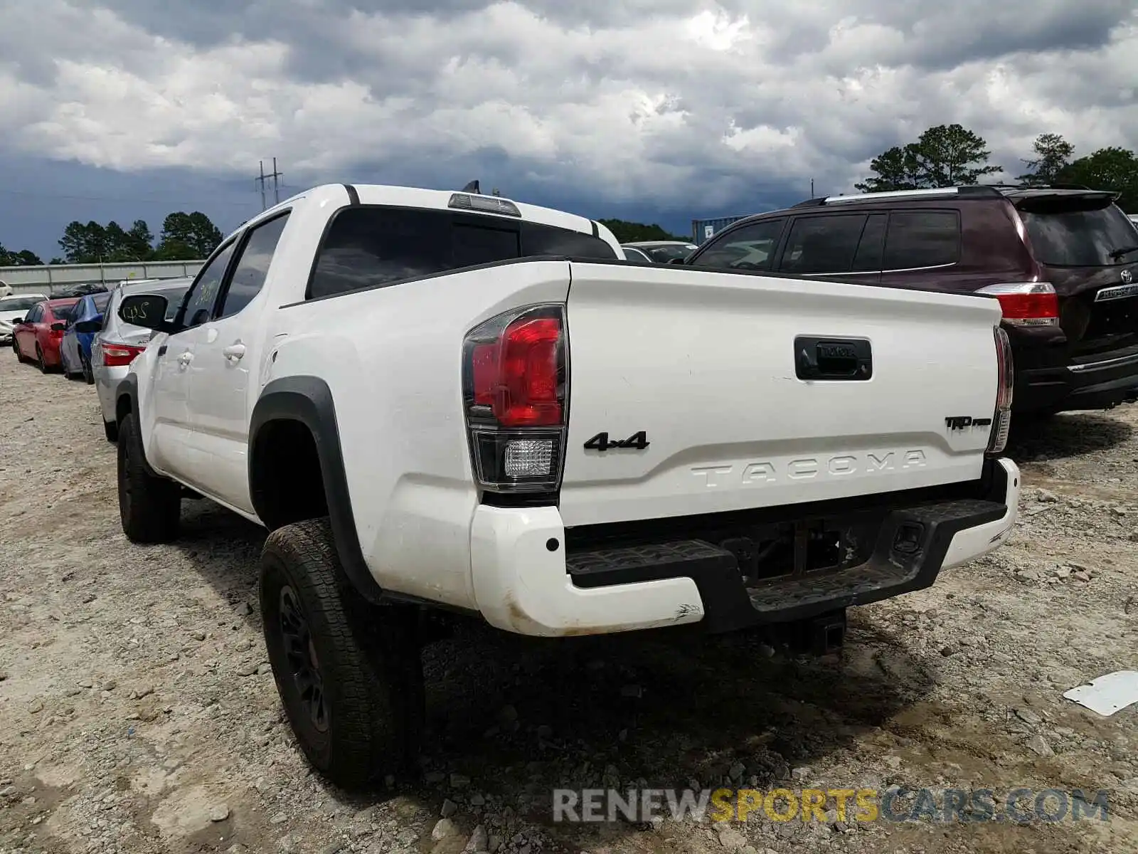 3 Photograph of a damaged car 5TFCZ5AN1KX198091 TOYOTA TACOMA 2019