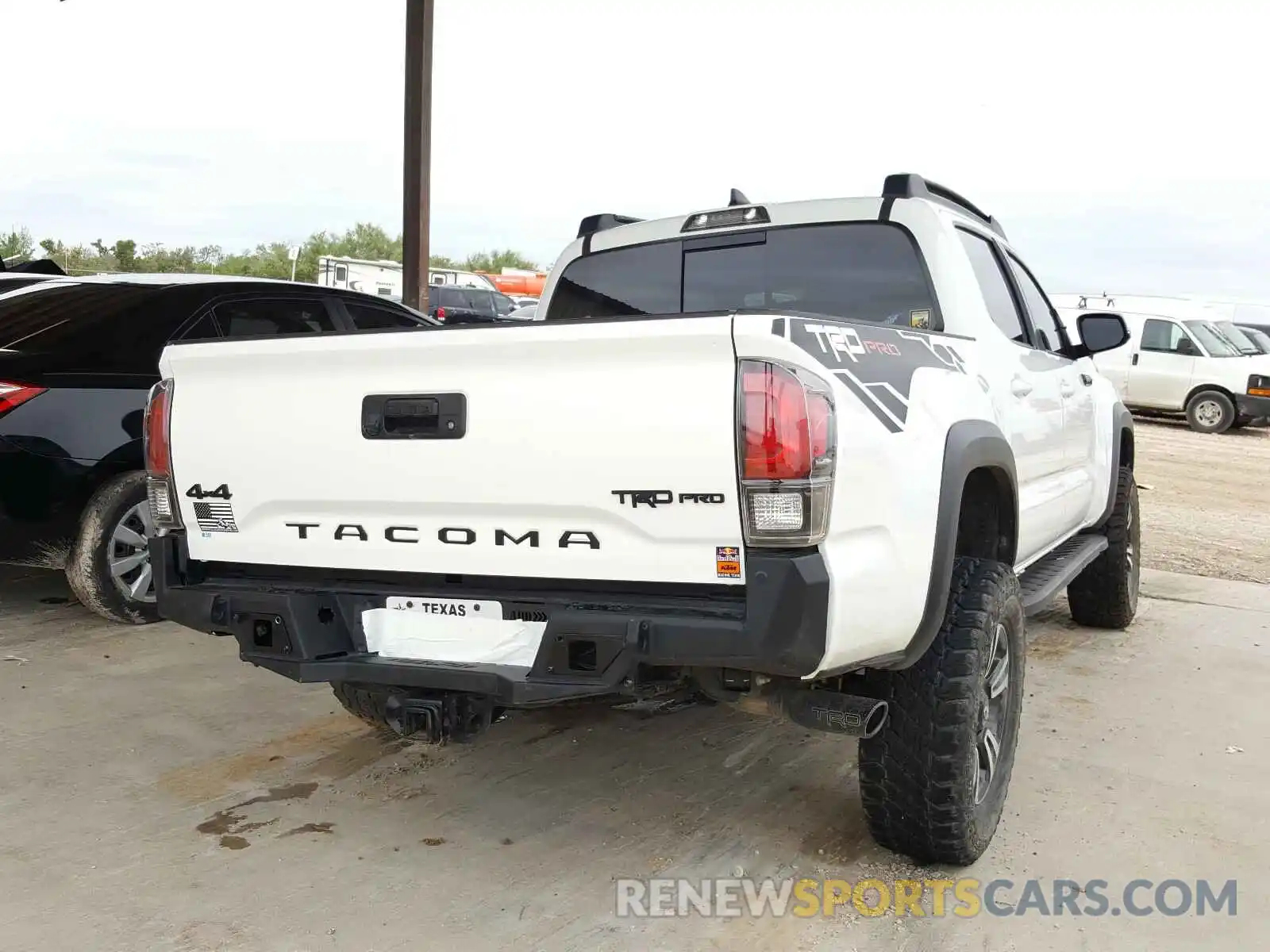 4 Фотография поврежденного автомобиля 5TFCZ5AN1KX200812 TOYOTA TACOMA 2019