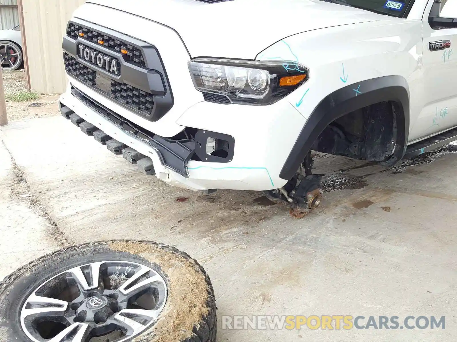 9 Photograph of a damaged car 5TFCZ5AN1KX200812 TOYOTA TACOMA 2019