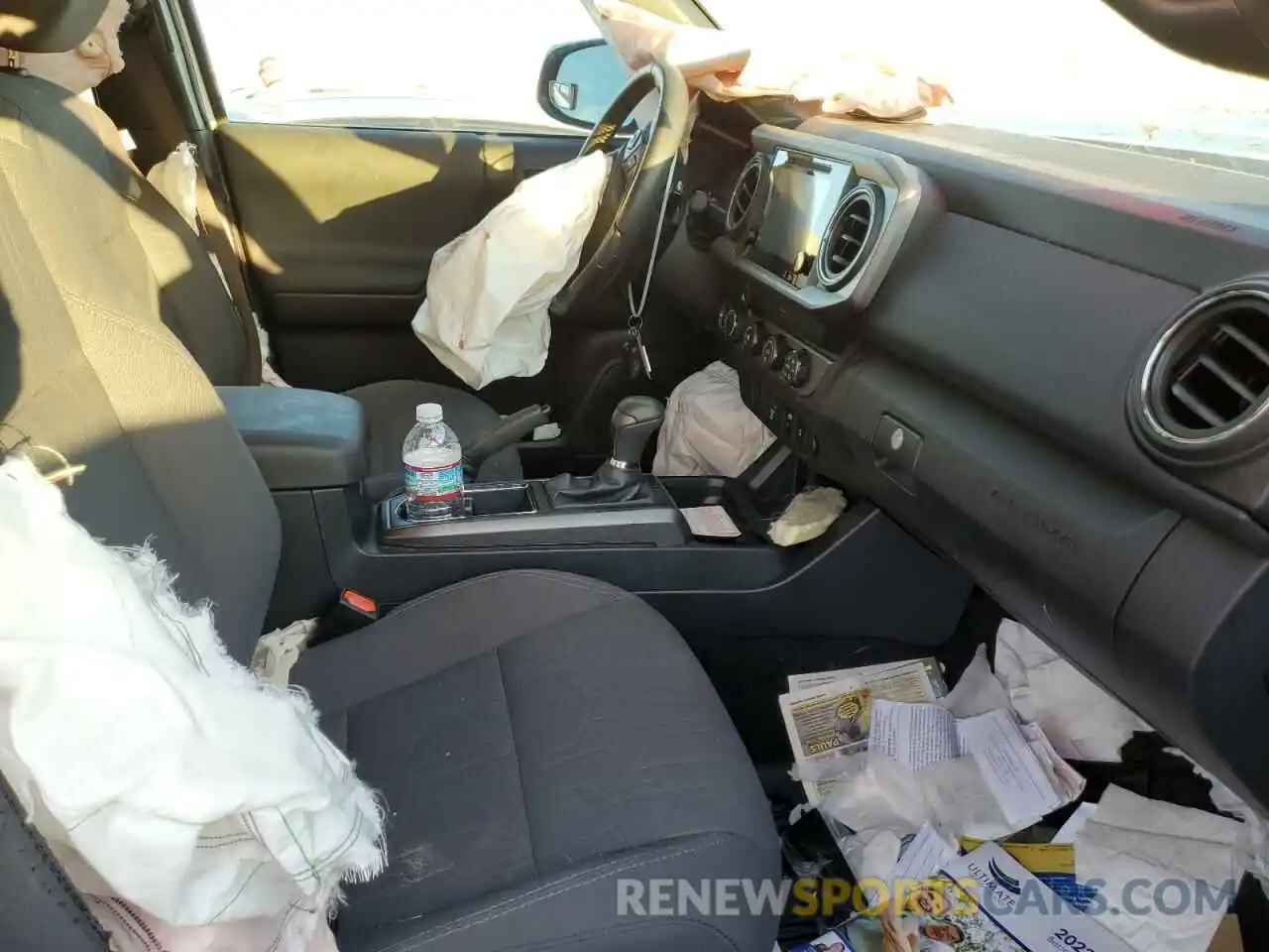 5 Photograph of a damaged car 5TFCZ5AN1KX201815 TOYOTA TACOMA 2019