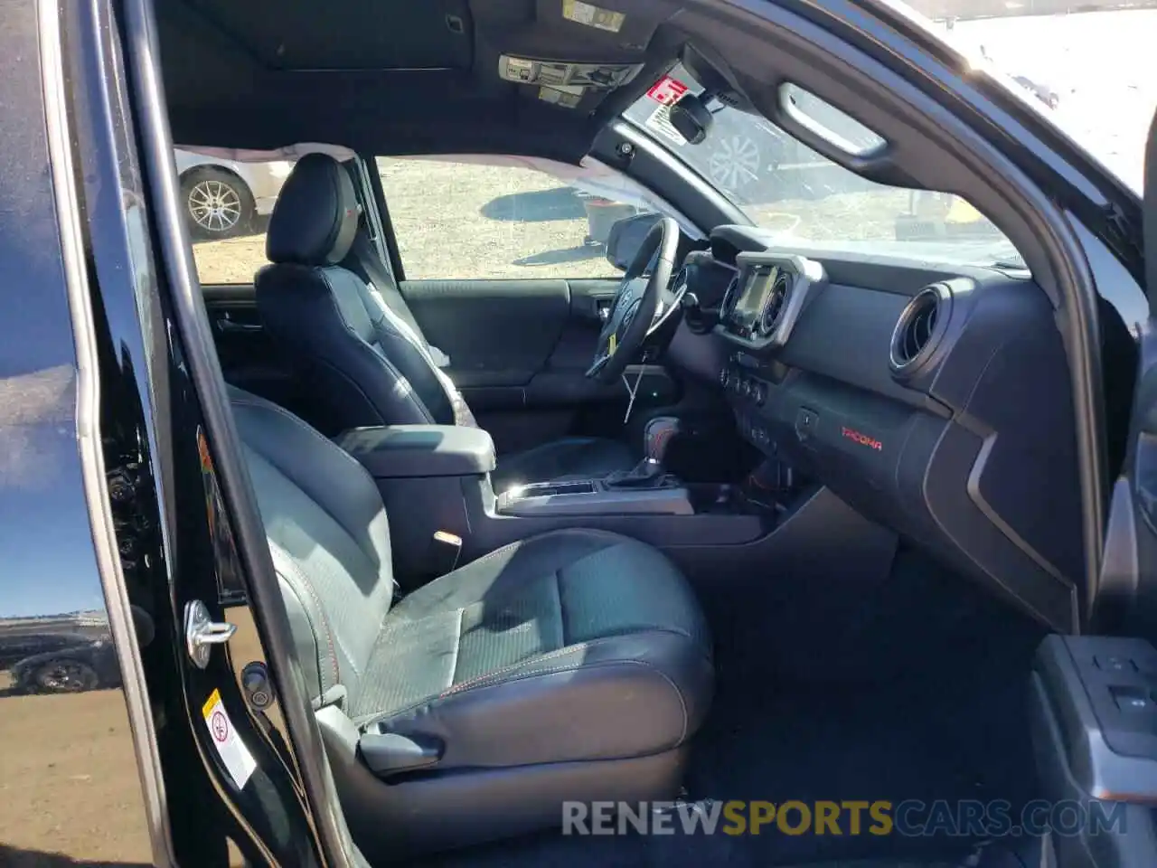 5 Photograph of a damaged car 5TFCZ5AN1KX209218 TOYOTA TACOMA 2019