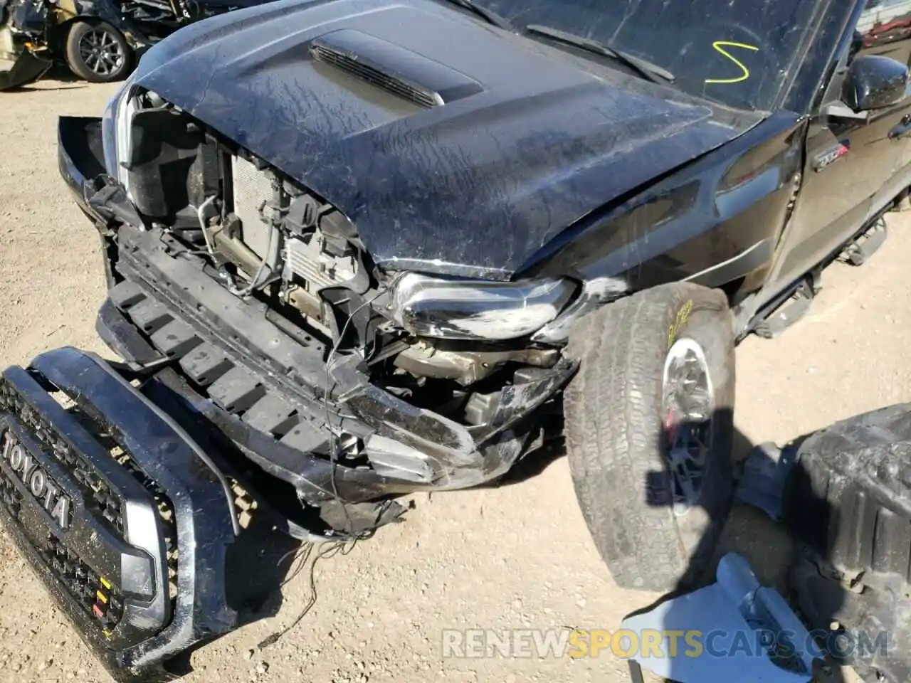 9 Photograph of a damaged car 5TFCZ5AN1KX209218 TOYOTA TACOMA 2019