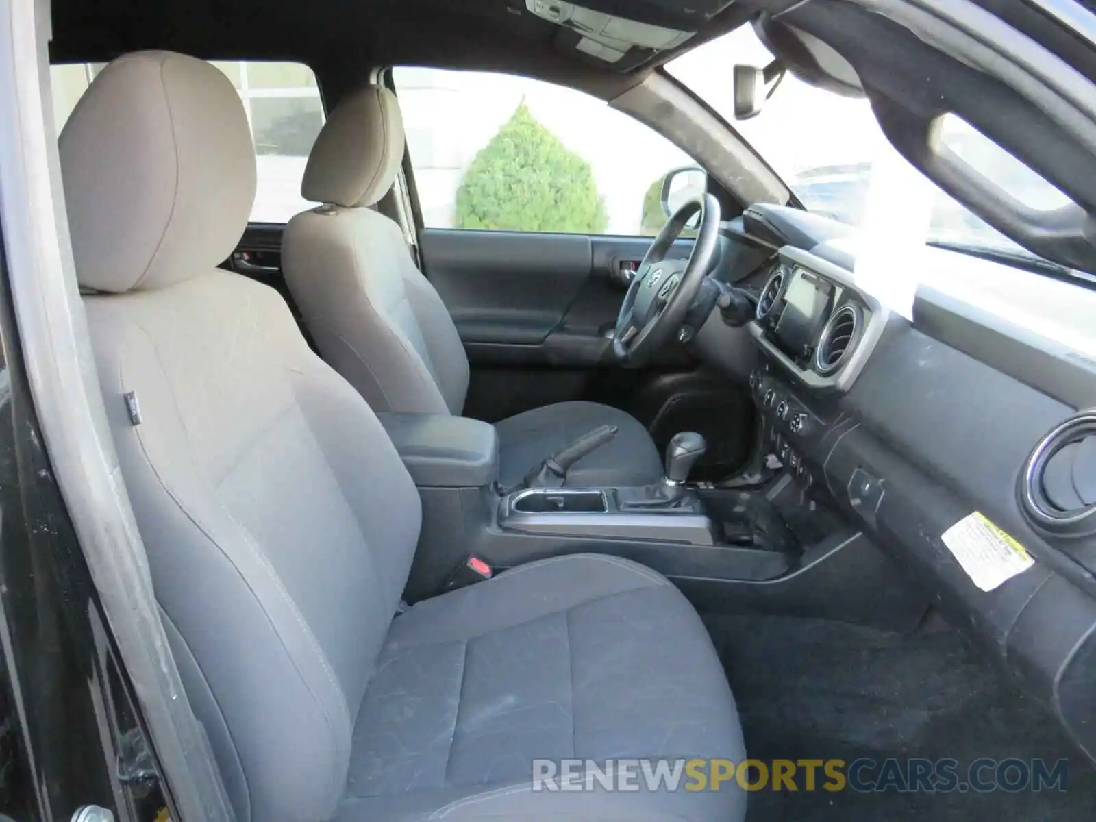 5 Photograph of a damaged car 5TFCZ5AN2KX171644 TOYOTA TACOMA 2019