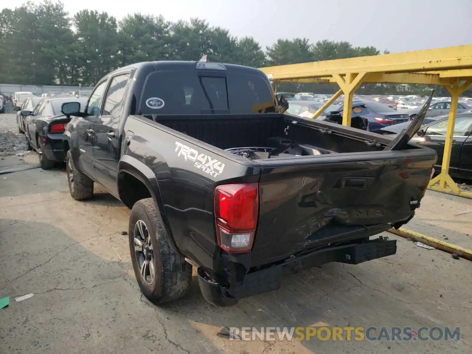 3 Фотография поврежденного автомобиля 5TFCZ5AN2KX173460 TOYOTA TACOMA 2019