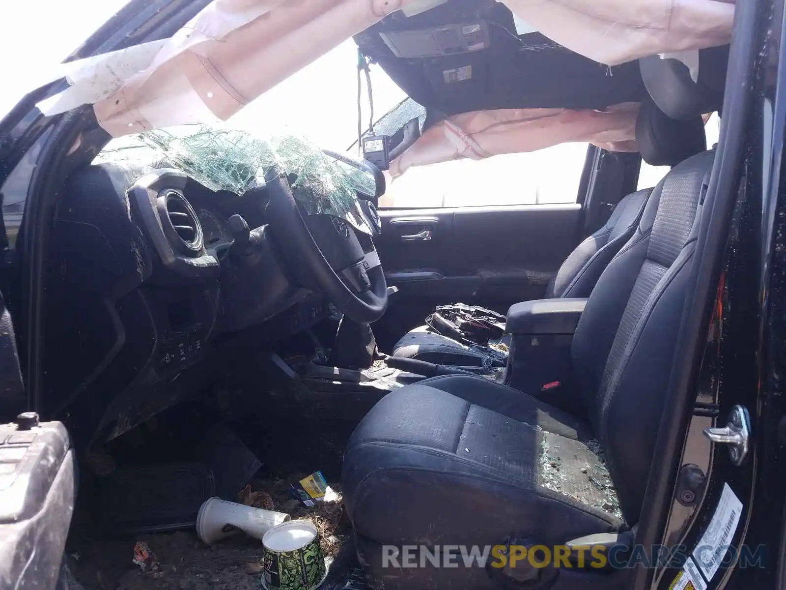 5 Photograph of a damaged car 5TFCZ5AN2KX174009 TOYOTA TACOMA 2019