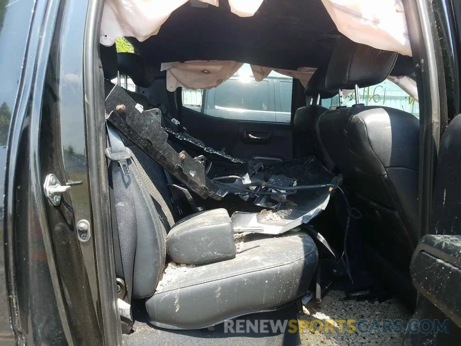 6 Photograph of a damaged car 5TFCZ5AN2KX174009 TOYOTA TACOMA 2019