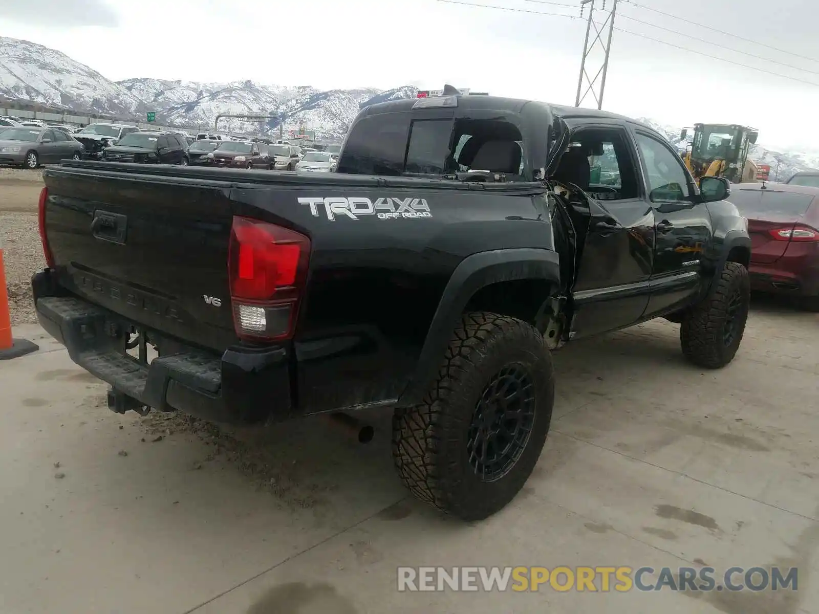 4 Фотография поврежденного автомобиля 5TFCZ5AN2KX176827 TOYOTA TACOMA 2019